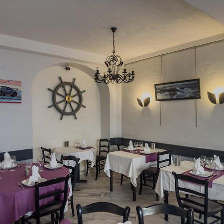 Logis Hôtel Les Chardons Bleus RESTAURANT LE BISTROT DE LA MER Roscoff Exterior foto