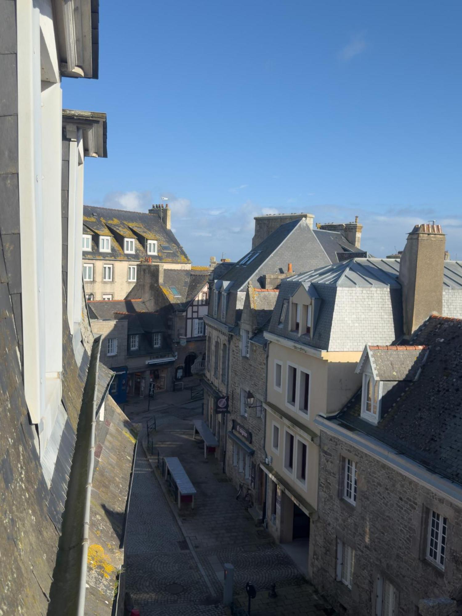 Logis Hôtel Les Chardons Bleus RESTAURANT LE BISTROT DE LA MER Roscoff Exterior foto