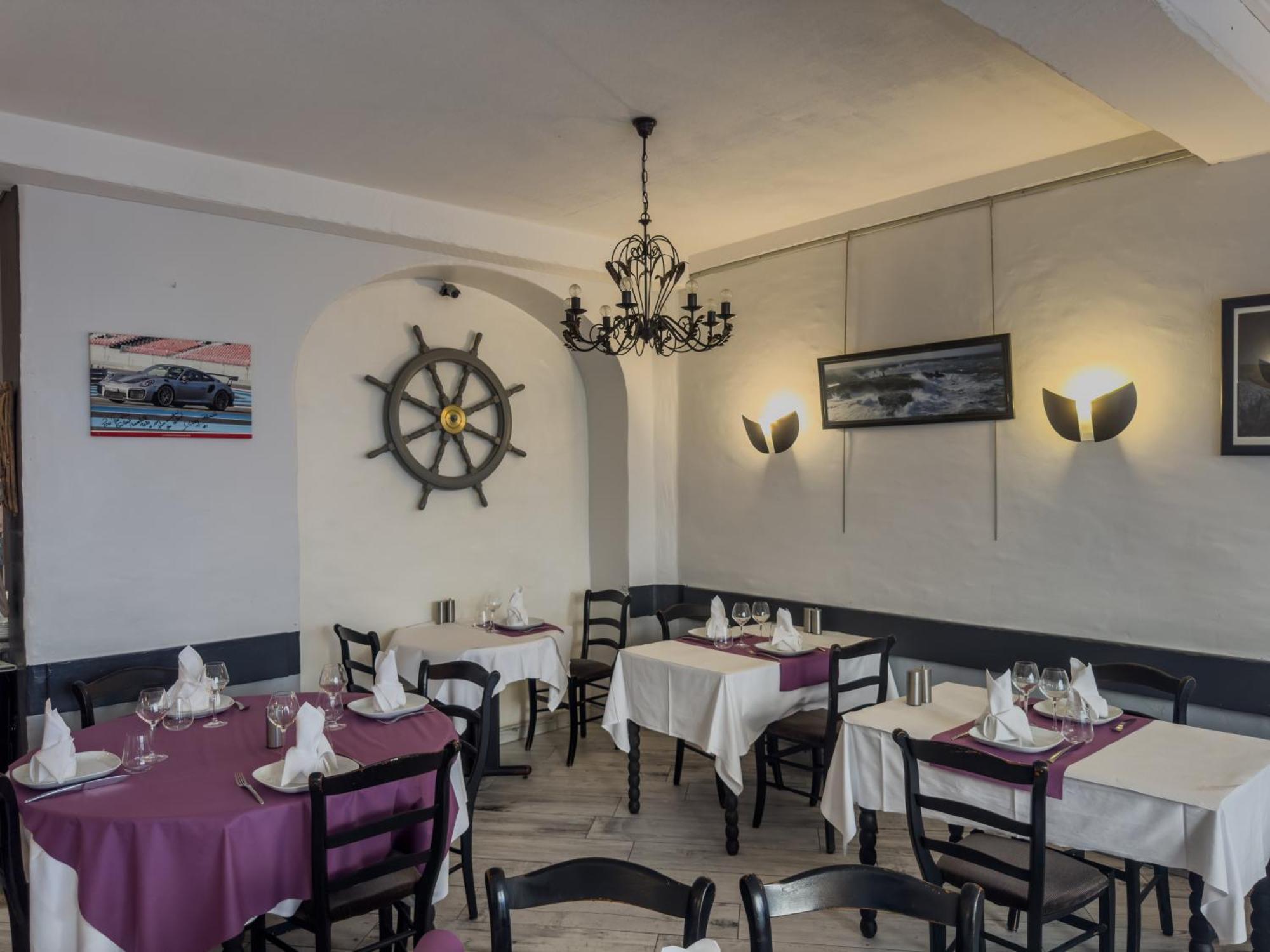 Logis Hôtel Les Chardons Bleus RESTAURANT LE BISTROT DE LA MER Roscoff Exterior foto