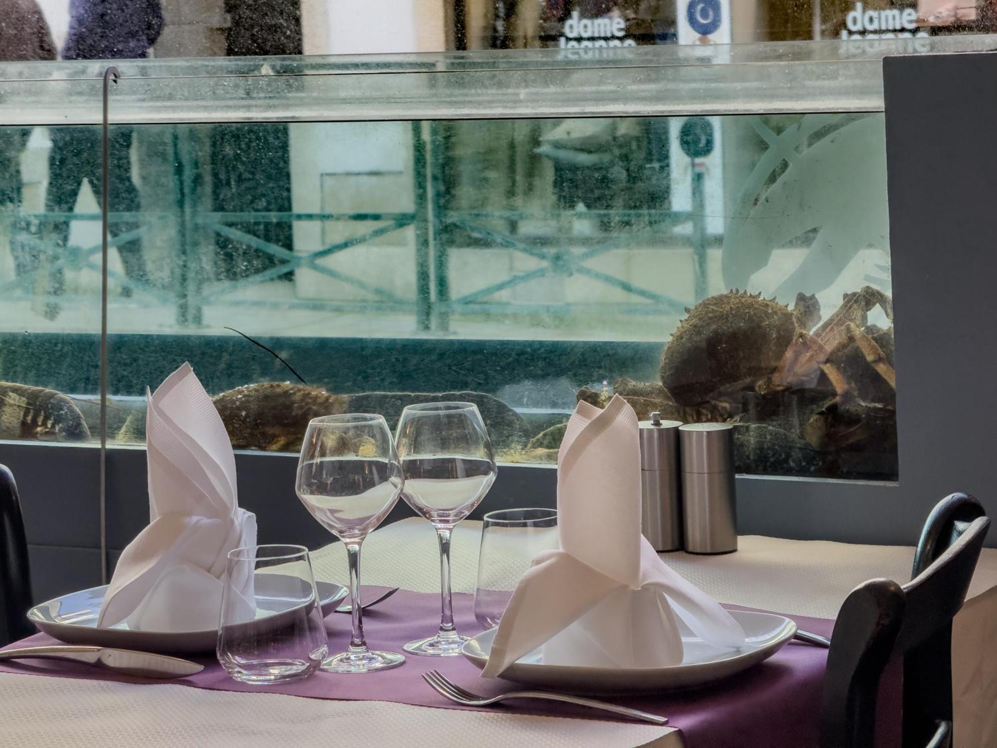 Logis Hôtel Les Chardons Bleus RESTAURANT LE BISTROT DE LA MER Roscoff Exterior foto