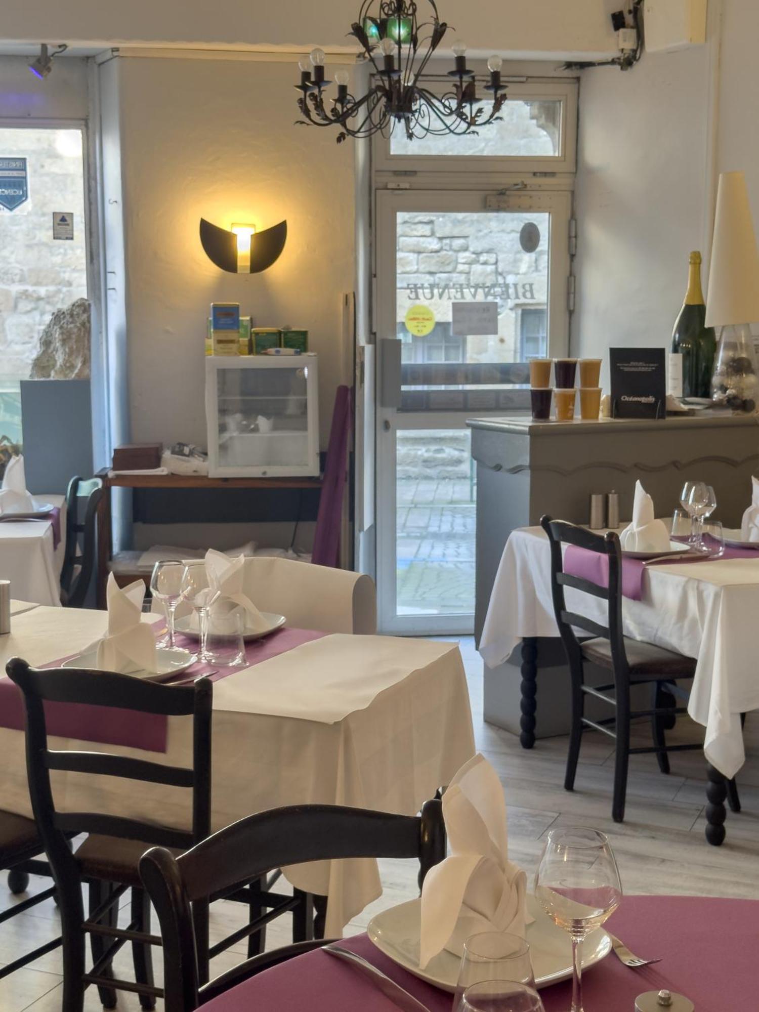Logis Hôtel Les Chardons Bleus RESTAURANT LE BISTROT DE LA MER Roscoff Exterior foto
