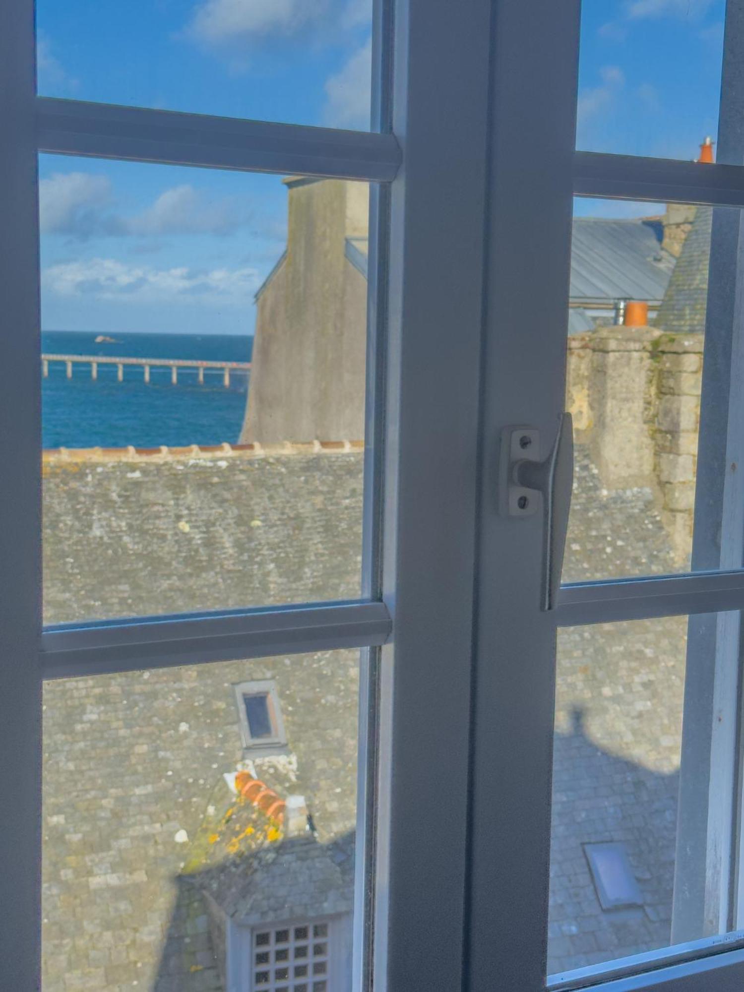 Logis Hôtel Les Chardons Bleus RESTAURANT LE BISTROT DE LA MER Roscoff Exterior foto