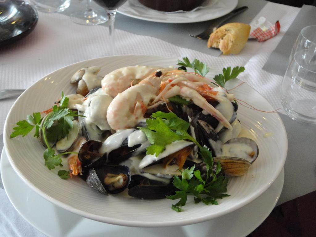 Logis Hôtel Les Chardons Bleus RESTAURANT LE BISTROT DE LA MER Roscoff Exterior foto
