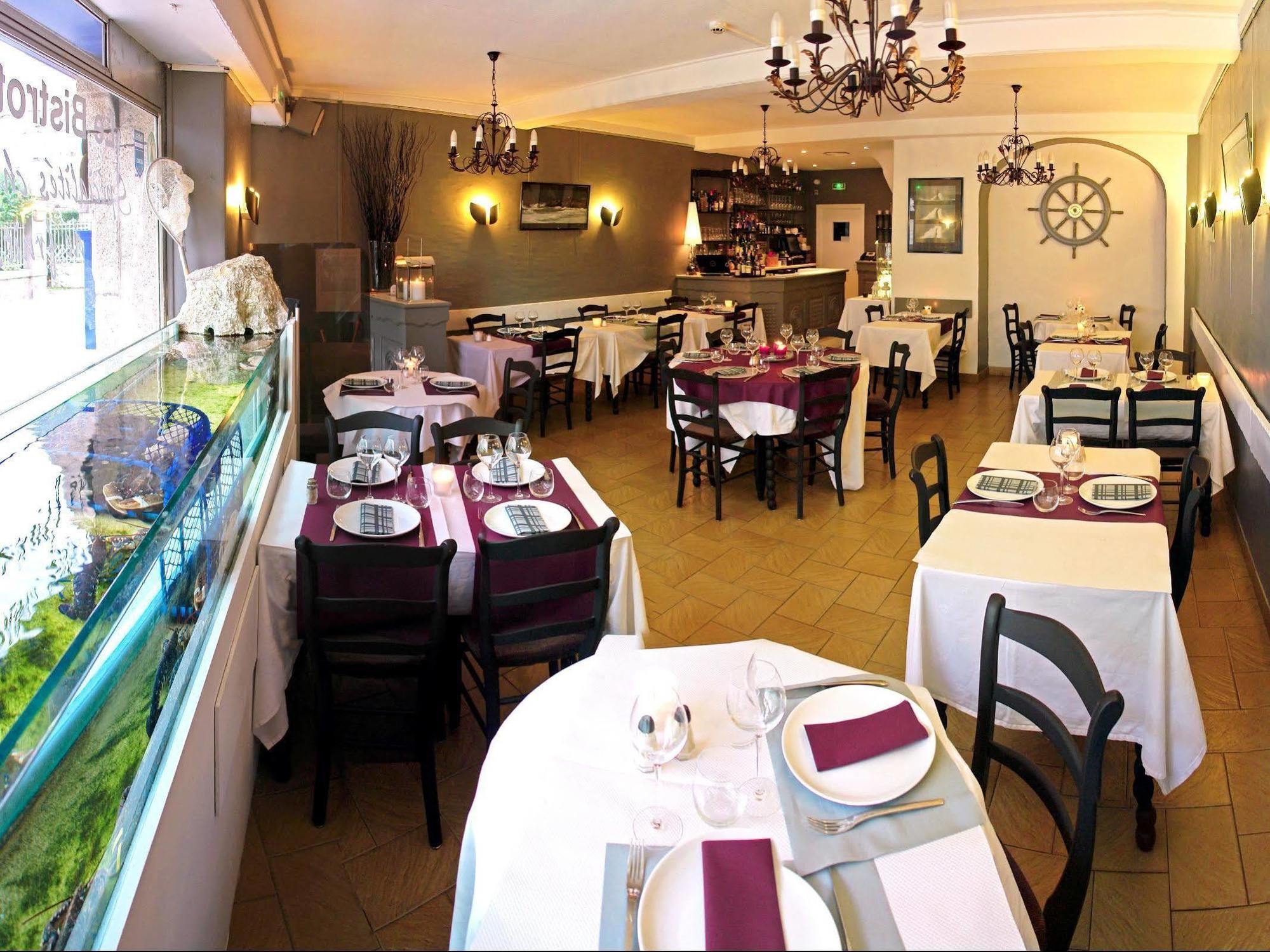 Logis Hôtel Les Chardons Bleus RESTAURANT LE BISTROT DE LA MER Roscoff Exterior foto